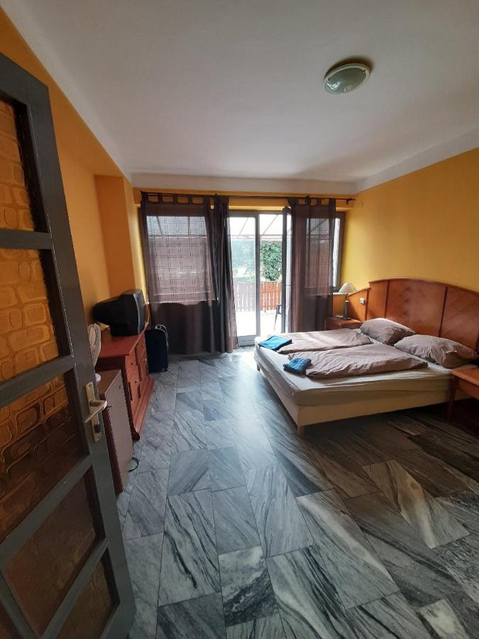 Retro Hotel Merid ซามาร์ดี ภายนอก รูปภาพ