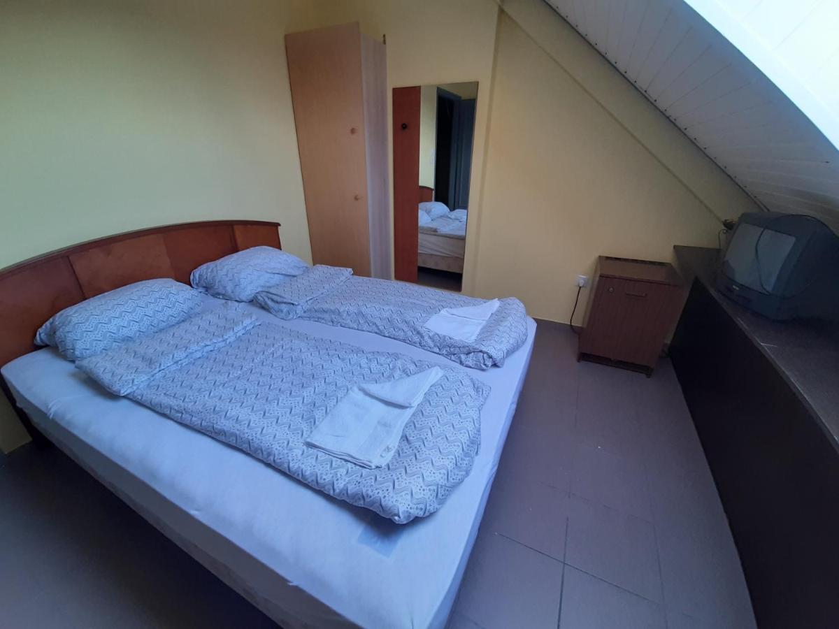 Retro Hotel Merid ซามาร์ดี ภายนอก รูปภาพ