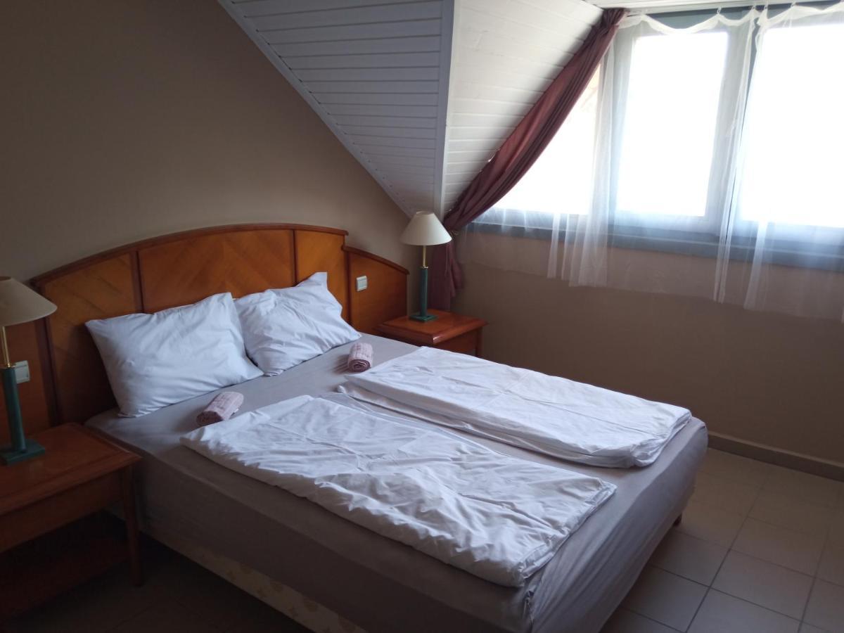 Retro Hotel Merid ซามาร์ดี ภายนอก รูปภาพ